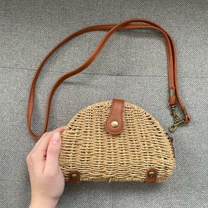 Small woven purse with detachable strap